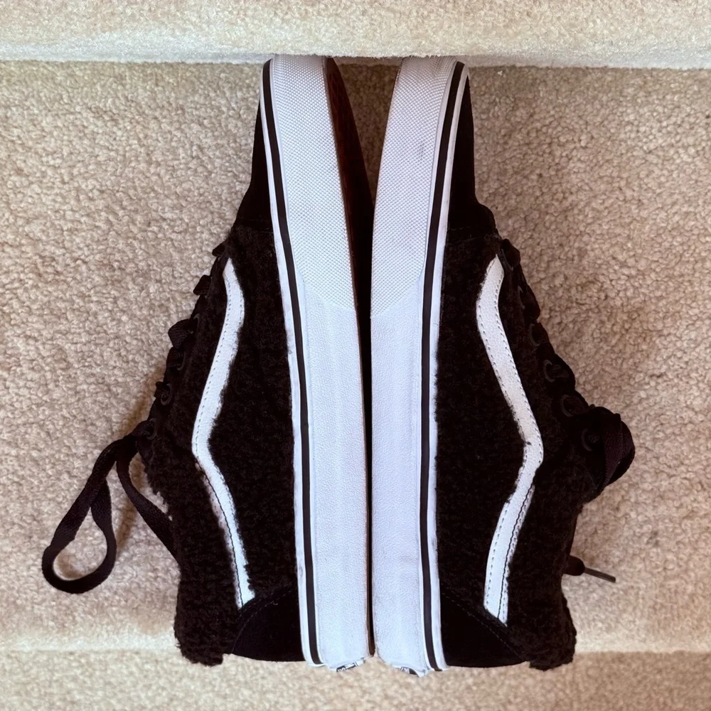 Vans Old‎ Skool Sneakers Black Excellent Sherpa Faux Fur Womens 7.5 Mens 6.0